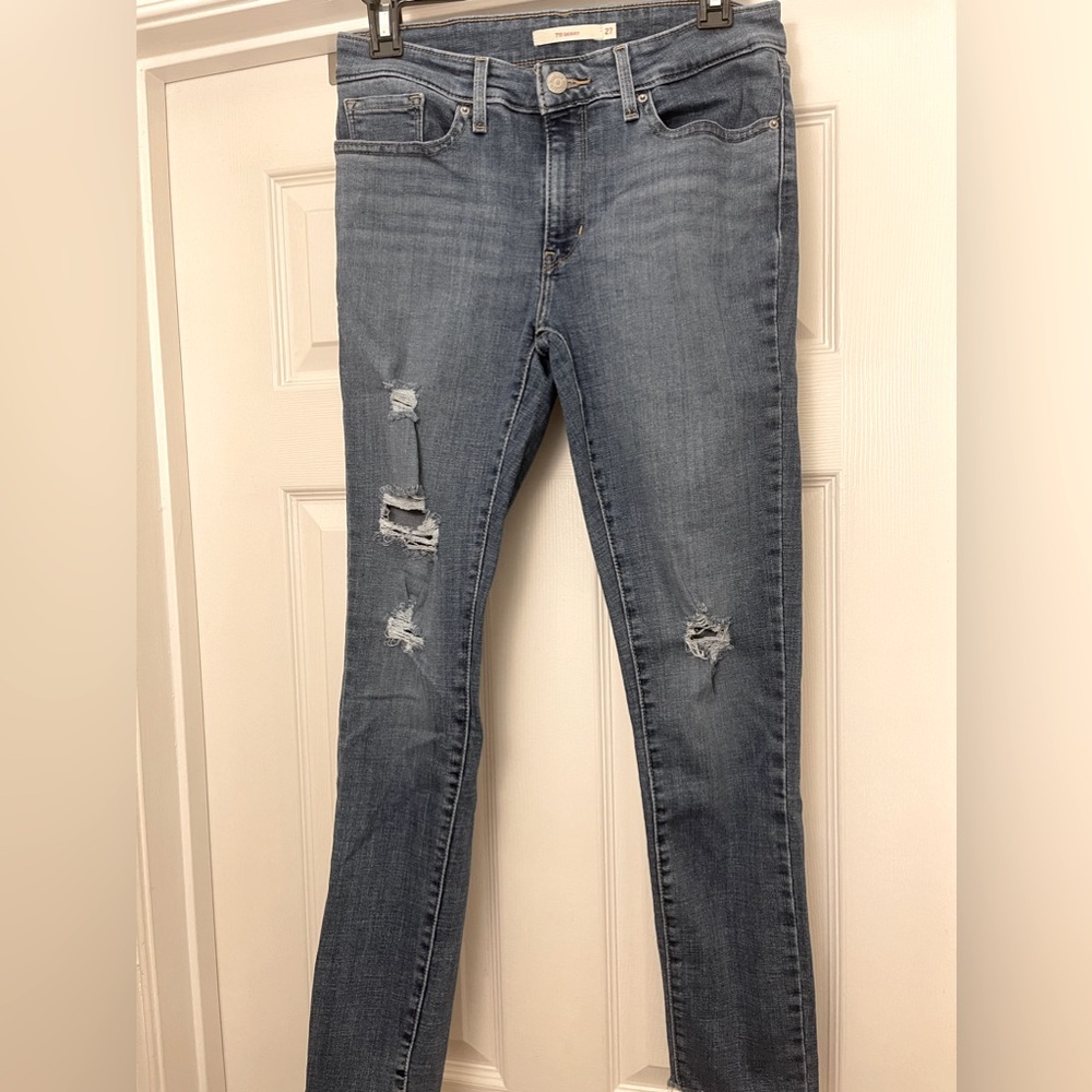 Levi’s 711 Skinny Jeans